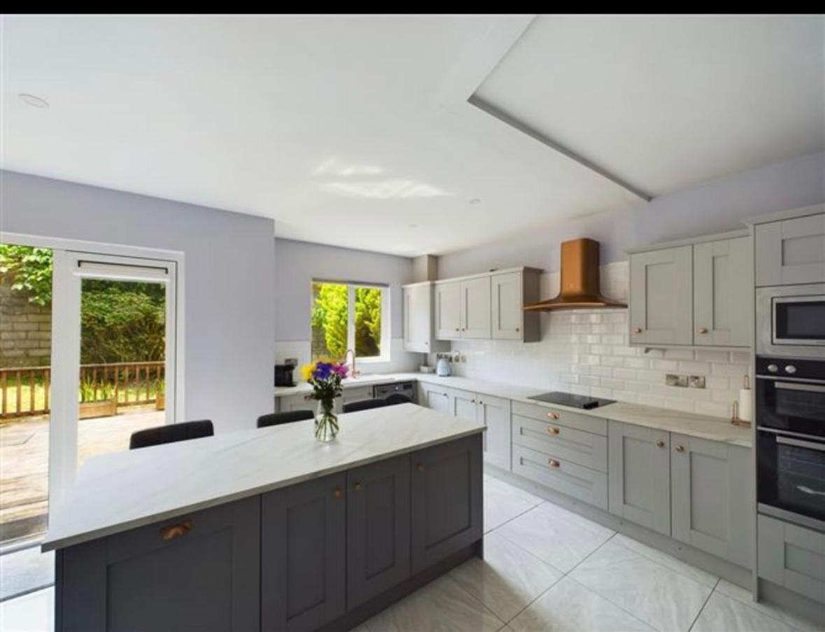 Deluxe Dwelling - 15 Mins From Cork City/Airport Apartment Exterior photo